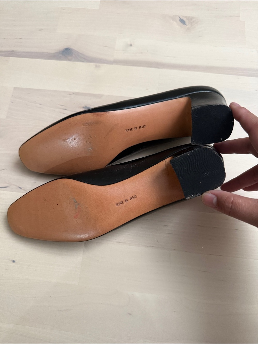 Salvatore Ferragamo Black Patent Leather Vara-Style Flats - Picture 5 of 9